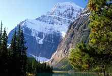 蓝鲸体育：没手感！东契奇半场9投2中拿到9分6板3助 三分6中1.